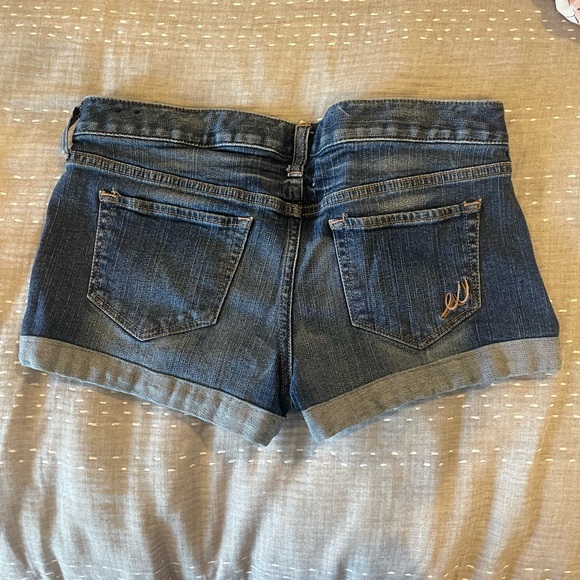 Express Cuffed Denim Shorts Size 2 - Picture 2 of 3